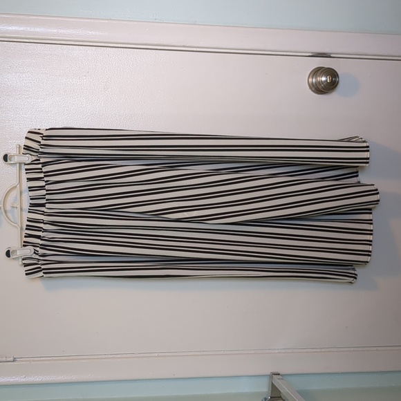 Lightweight Black and White Wide-Leg Pants - Picture 6 of 6